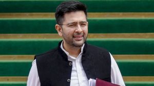 AAP vs Raghav Chadha: केजरीवाल के सिपाही या मोदी के मुरीद?