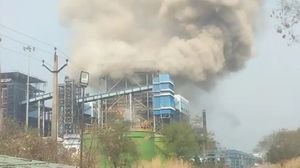 कैसे हुआ इतना बड़ा हादसा? झुलस गए मजदूर, मचा हाहाकार