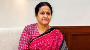 कौन हैं IAS एस राधा चौहान? करेंगी CBSE OSM विवाद की जांच