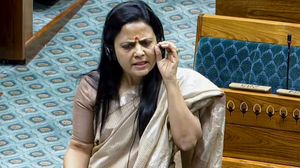 सुवेंदु अधिकारी की तारीफ पर विवाद बढ़ा तो भड़कीं महुआ