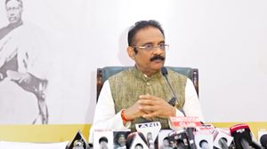 कौन हैं ये सांसद? राष्‍ट्रीय पुरुष आयोग बनाने की मांग की