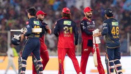 IPL 2026 Playoffs Schedule: एक ट्रॉफी के लिए 4 टीमों में जंग, कब और कहां खेले जाएंगे प्लेऑफ़ के मुकाबले?