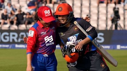 ऑपरेशन सिंदूर के बाद पहली बार भारत-पाक क्रिकेटर मिले गले, हाथ भी मिलाया, वीडियो आने पर मचा भारी बवाल