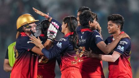 RCB ने किए 4 खिलाड़ी टीम से बाहर, मुंबई इंडियंस-दिल्ली कैपिटल्स के 12 प्लेयर्स रिलीज, पूरी लिस्ट आई सामने