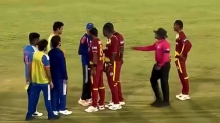 अभिषेक शर्मा और कीमो पॉल के बीच तीखी बहस? मैच के बाद हैंडशेक के दौरान गरमाया माहौल, अंपायर बीच में आए