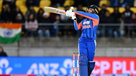 अभिषेक शर्मा के फैन हुए पाकिस्तानी, पूर्व पाक क्रिकेटर ने बताया खतरनाक खिलाड़ी