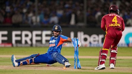 ICC ने बदल दिया बोल्ड होने का अजीब नियम, स्टंप से टकराकर आई गेंद पर नहीं दिया जाएगा आउट