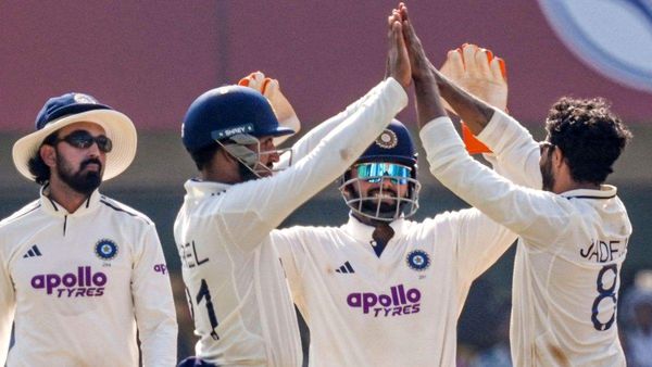 टेस्ट क्रिकेट में ऐतिहासिक बदलाव, लाल गेंद छोड़ मैच के बीच में आएगी पिंक बॉल, मैदान पर उतरेंगे कोच