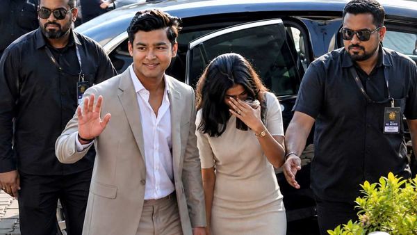 सरेआम गर्लफ्रेंड का हाथ पकड़कर ले गए वैभव सूर्यवंशी? जमकर वायरल हो रहे वीडियो का सच आया सामने