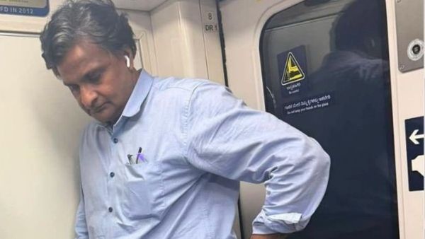 हाथ में बैग, कान में ईयरफोन, मेट्रो में दिखा 296 मैच वाला दिग्गज भारतीय क्रिकेटर, लोगों ने ठोका सलाम