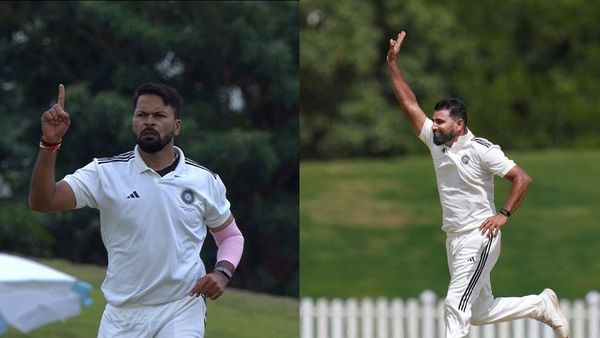 मुकेश कुमार ने दिलीप ट्रॉफी में काटा गदर, लाइव मैच में छुए मोहम्मद शमी के पांव, विकेटों की लगाई झड़ी