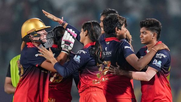 RCB ने किए 4 खिलाड़ी टीम से बाहर, मुंबई इंडियंस-दिल्ली कैपिटल्स के 12 प्लेयर्स रिलीज, पूरी लिस्ट आई सामने