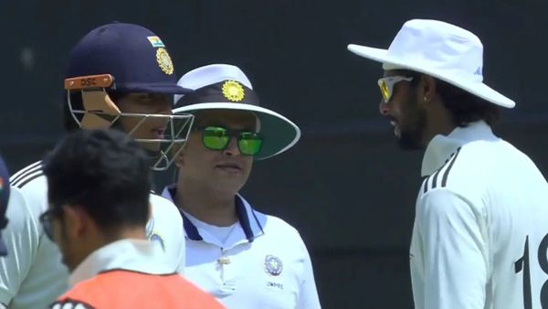 तिलक वर्मा और वैभव सूर्यवंशी के बीच मैदान पर हुई तीखी नोकझोंक, मुक्का मारने तक आ गई बात- VIDEO