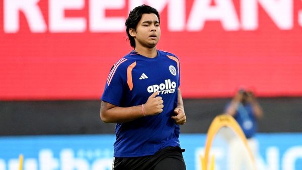 वैभव सूर्यवंशी ने पैपराजी को क्यों दी चेतावनी? बोले- 'रील के चक्कर में ठुक जाओगे,' VIDEO वायरल