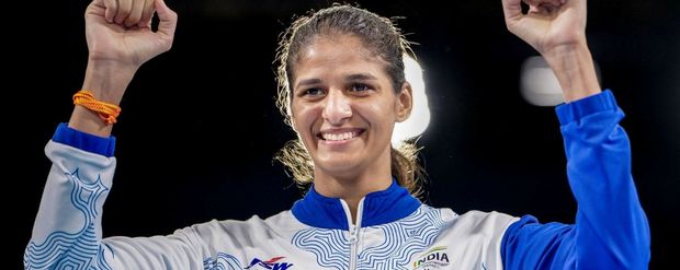 धोनी की फैन आर्मी जवान ने कॉमनवेल्थ गेम्स में गोल्ड जीत रचा इतिहास, कौन हैं जैस्मिन जिन्होंने एकतरफा जीता मुका