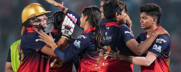RCB ने किए 4 खिलाड़ी टीम से बाहर, मुंबई इंडियंस-दिल्ली कैपिटल्स के 12 प्लेयर्स रिलीज, पूरी लिस्ट आई सामने