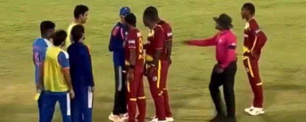 अभिषेक शर्मा और कीमो पॉल के बीच तीखी बहस? मैच के बाद हैंडशेक के दौरान गरमाया माहौल, अंपायर बीच में आए