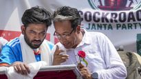 CJP Protest Delhi: सोनम वांगचुक की एंट्री से गरमाया जंतर-मंतर, Gen Z बोले- 'सोनम को बनाओ शिक्षा मंत्री'