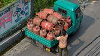 Delhi LPG Price: दिल्ली में 17 जुलाई को नहीं बदले गैस के दाम, सिलेंडर खरीदने से पहले जान लें आज के ताज़ा रेट