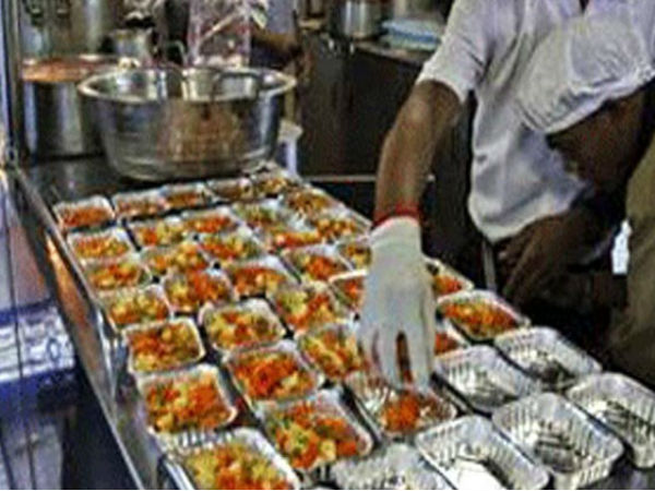 ट्रेन में परोसा घटिया खाना तो लगेगा 1 लाख तक का जुर्माना, बैन भी संभव