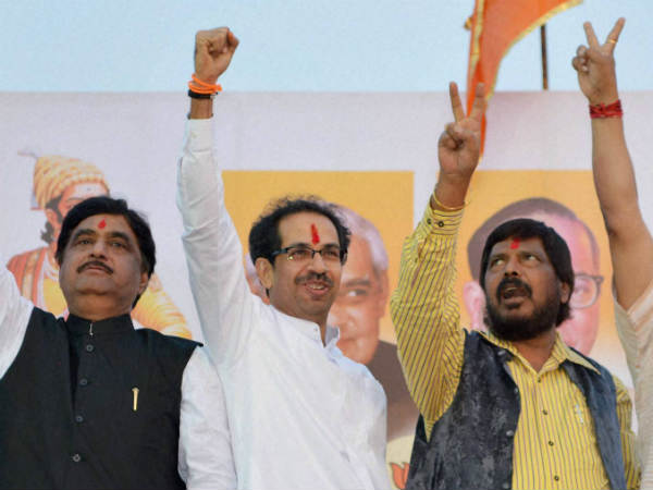 महाराष्ट्र चुनावों पर नहीं पाक को जवाब देने में ध्यान दीजिए पीएम मोदी
