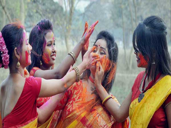 होली के दिन राशि के अनुसार लगायें गुलाल