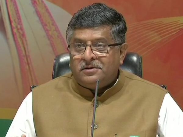 'चिदंबरम ने कुछ कंपनियों को लाभ पहुंचाने के लिए नीति में किया परिवर्तन'