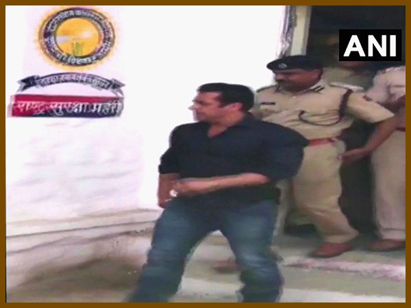 जोधपुर सेंट्रल जेल जाते हुए कैसा दिखा बॉलीवुड का 'टाइगर', देखिए पहली तस्वीरें