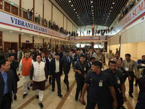 वाइब्रेंट गुजरात समिट-2019: विवाद से बचने सरकार ने लिए 2 फैसले, वजह थे अंबानी और पाकिस्तान
