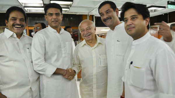 कांग्रेस की अध्यक्षता के लिए यूथ और सीनियर ब्रिगेड में दंगल, कौन मारेगा बाजी?