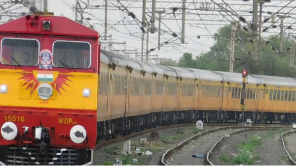 एक घंटे से ज्यादा लेट हुई ट्रेन तो यात्रियों को मिलेगा हर्जाना