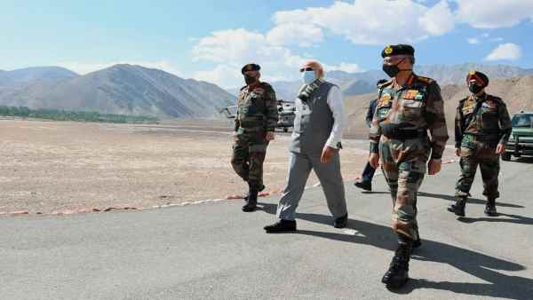 लद्दाख में आर्मी के बीच पहुंचकर पीएम मोदी ने चीन को दिए 5 बड़े संदेश, जानिए क्या