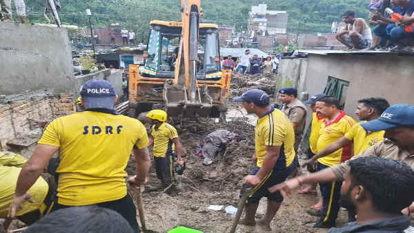 देहरादून में बारिश का कहर, मकान ढहने से 8 दिन के मासूम समेत 3 मलबे में दबे