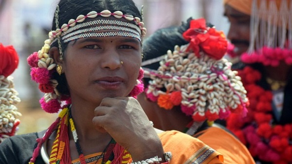ओडिशा: जंगली पेड़ों, झाड़ियों, फलों और कंदों पर जीवित रहते हैं आदिवासी लोग