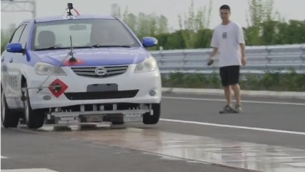 Video: भारत के सबसे बड़े 'दुश्मन' ने तैयार की हवा में उड़ने वाली कार, 230KM प्रति घंटे की रफ्तार से दौड़ाया