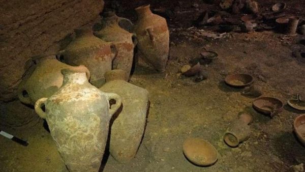 इजरायल में मिली 3300 साल पुरानी गुफा, मिस्र के बादशाह के समय के दुर्लभ तीर और भाले मिले!