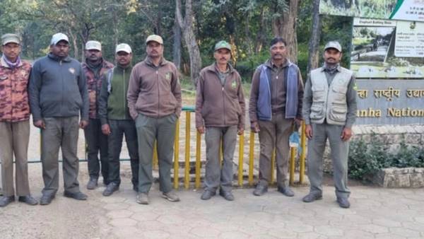 Mandla News: कान्हा नेशनल पार्क के गाइड्स की मांग, सरकारी महकमे की तरह हमारा भी बढ़ाओं मेहनताना