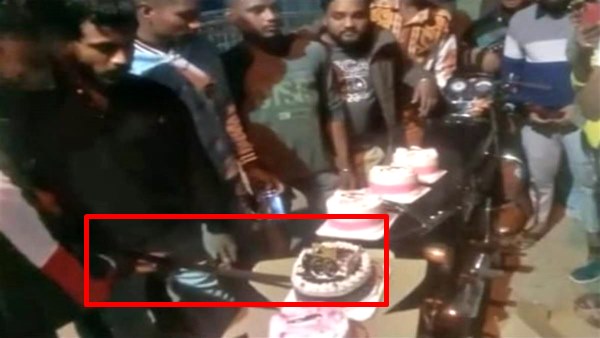 Itarsi News: तलवार से केक काटकर गुंडों का बर्थ डे सेलिब्रेशन, बीच रोड पर शराबखोरी और मचाया आतंक