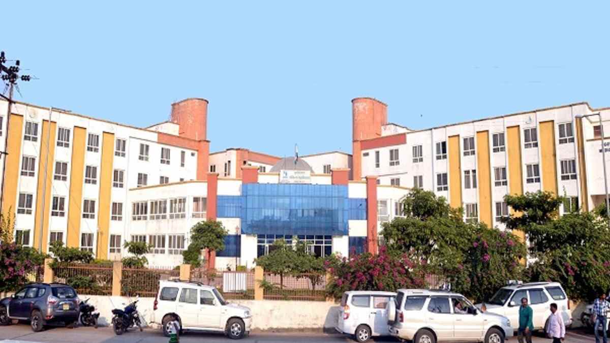 BMC: मेडिकल कॉलेज में नौकरी के नाम पर ठगी, 35 हजार लेकर फर्जी नियुक्ति पत्र थमाया