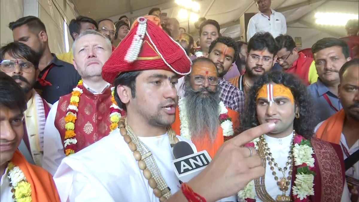 भारत 'हिन्दू राष्ट्र' बनेगा, अब तो विदेशी भी चाहते हैं: धीरेंद्र कृष्ण शास्त्री
