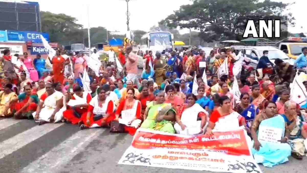 पुदुचेरी में महिलाओं को जोरदार विरोध, बैरिकेड्स तोड़ने की कोशिश, रेस्टो-बार के बंद करने की मांग