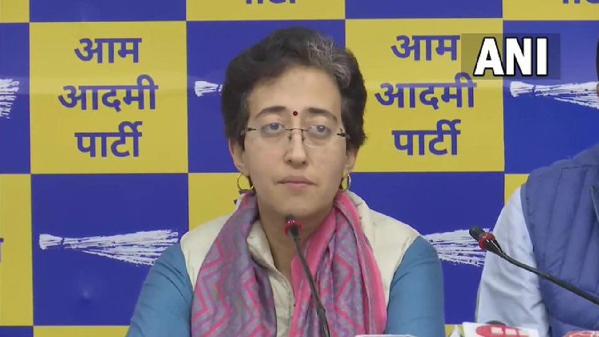 दिल्ली सरकार का 12 निजी स्कूलों को नोटिस, किताब और यूनिफॉर्म पर वसूली जा रही थी मनमानी कीमत