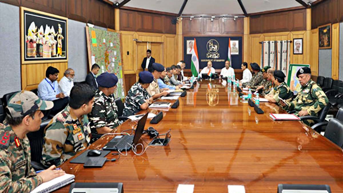 Manipur Unrest: गृह मंत्री ने हालात की समीक्षा की, उपद्रवियों पर सख्ती के निर्देश, शांति सर्वोच्च प्राथमिकता