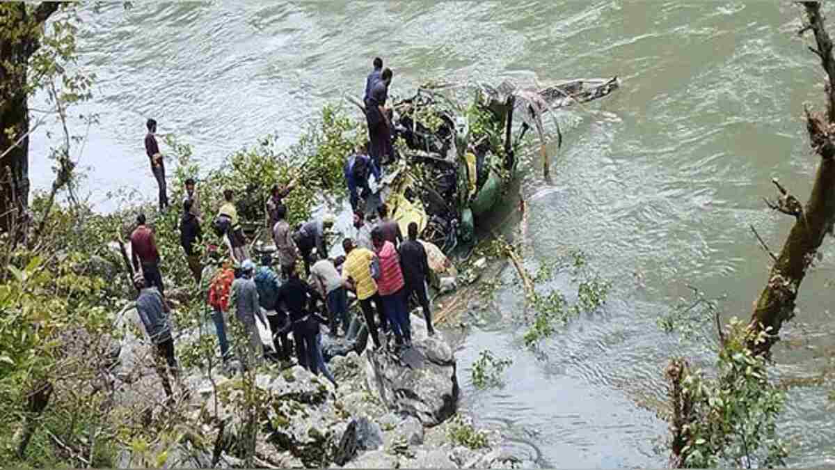 जम्मू कश्मीर: किश्तवाड़ में सेना का हेलिकॉप्टर क्रैश, क्राफ्ट्समैन की गई जान