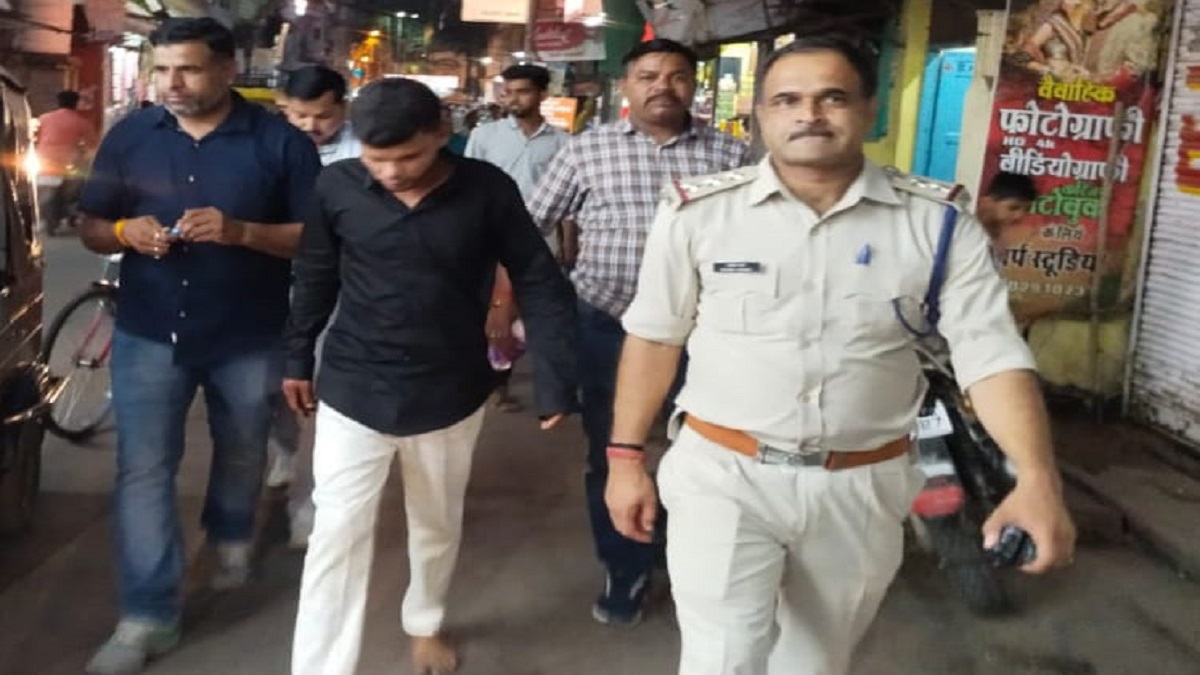 Sagar: कटरबाज का सरे बाजार निकाला जुलूस, पुलिस ने निकाली हेकड़ी