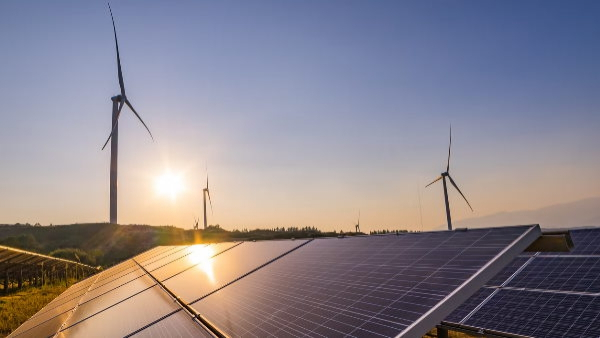 World Energy Report: अक्षय ऊर्जा के उत्पादन में वृद्धि, पर अब भी कोयले का उपयोग ज्यादा