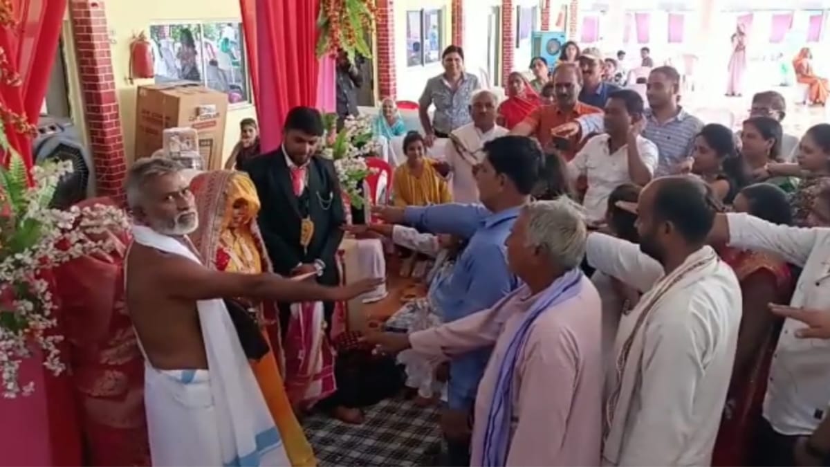 Rewa News: विदाई से पहले दुल्हन ने रखी शर्त, बारातियों को देनी पड़ी शपथ, हर तरफ छाया वीडियो