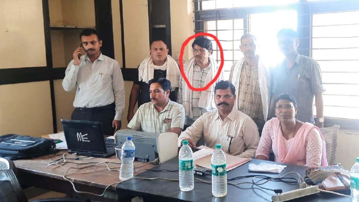 Sagar News: लोकायुक्त को देख सचिव ने जमीन पर फैंक दिए रुपए, फिर भी रंगे हाथ पकड़ा गया
