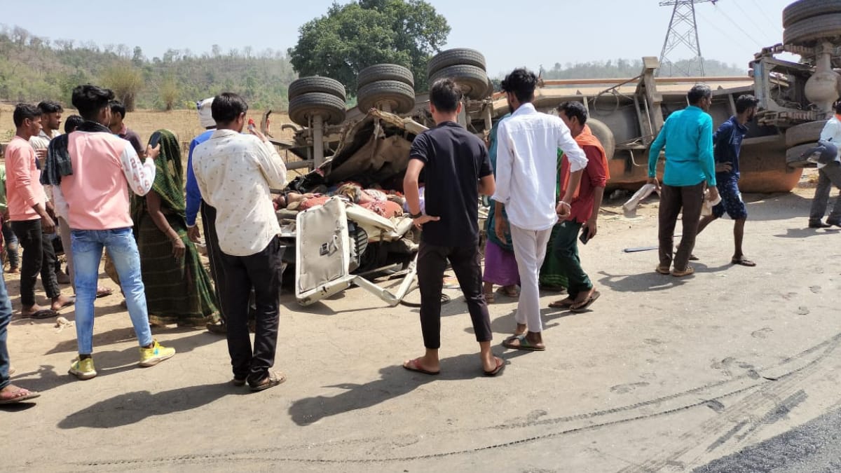 Sidhi News: सीधी में दर्दनाक सड़क हादसा, 7 लोगों की मौत, किनारे खड़ी बोलेरो से टकराया तेज रफ्तार बल्कर