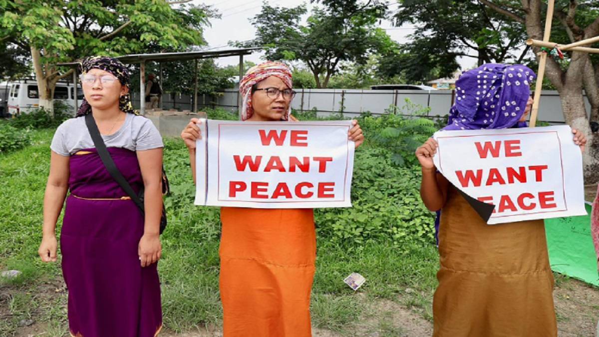 Manipur Video: फर्जी खबर के चलते उग्र हुई भीड़, मणिपुर में महिलाओं के साथ कर डाली शर्मनाक हरकत